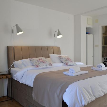 Apartmani Luan Вис Екстериор снимка
