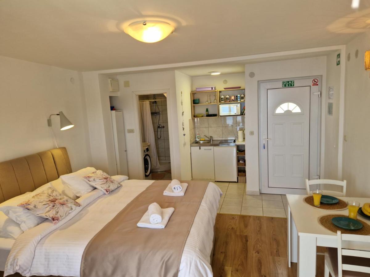 Apartmani Luan Вис Екстериор снимка