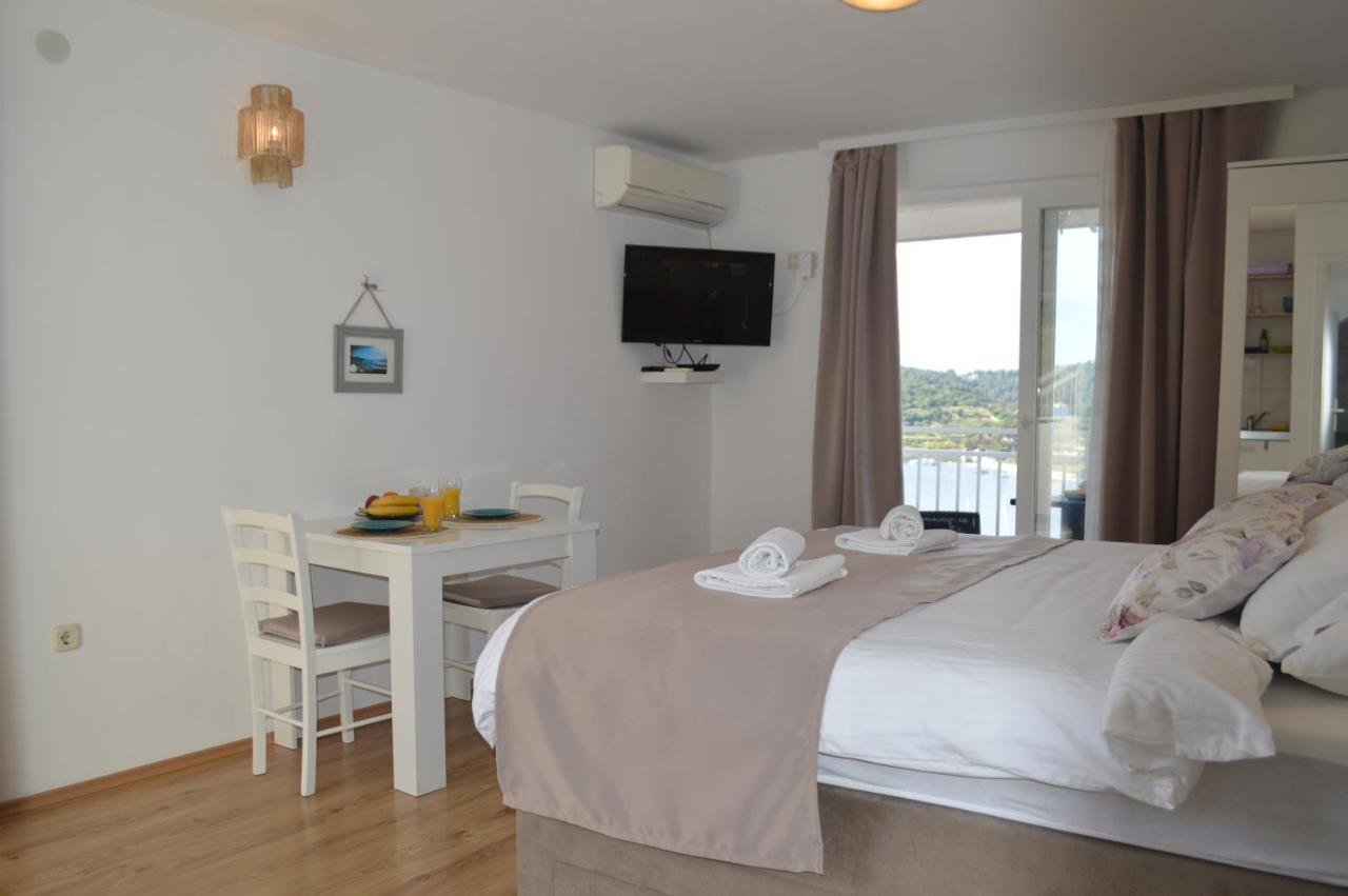 Apartmani Luan Вис Екстериор снимка