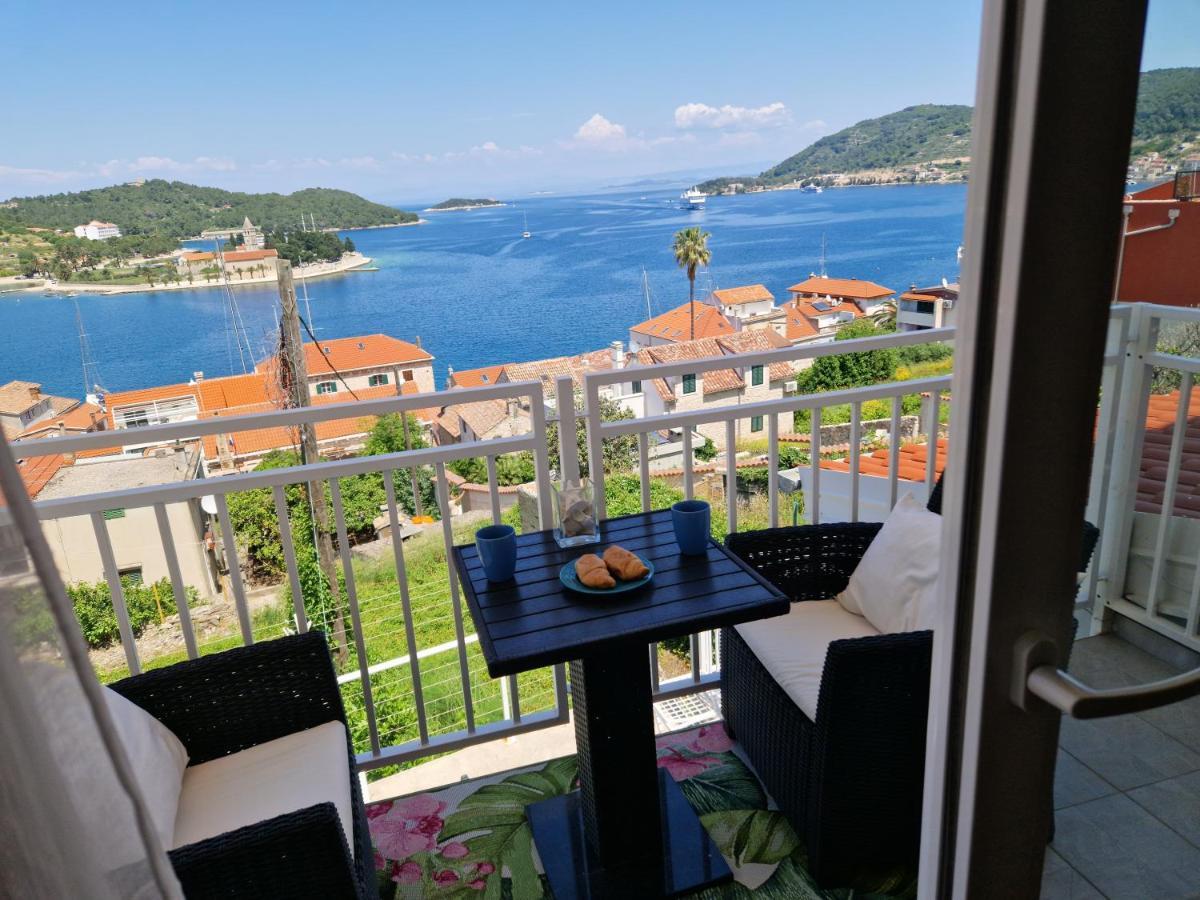 Apartmani Luan Вис Екстериор снимка