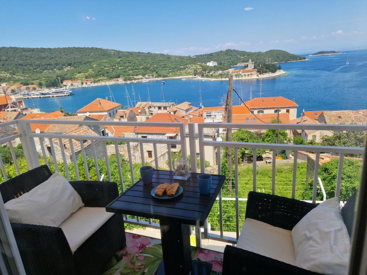 Apartmani Luan Вис Екстериор снимка