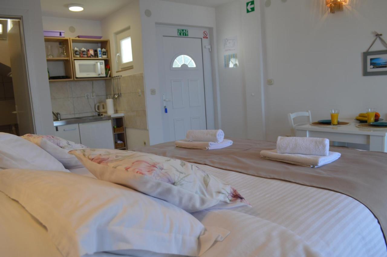 Apartmani Luan Вис Екстериор снимка
