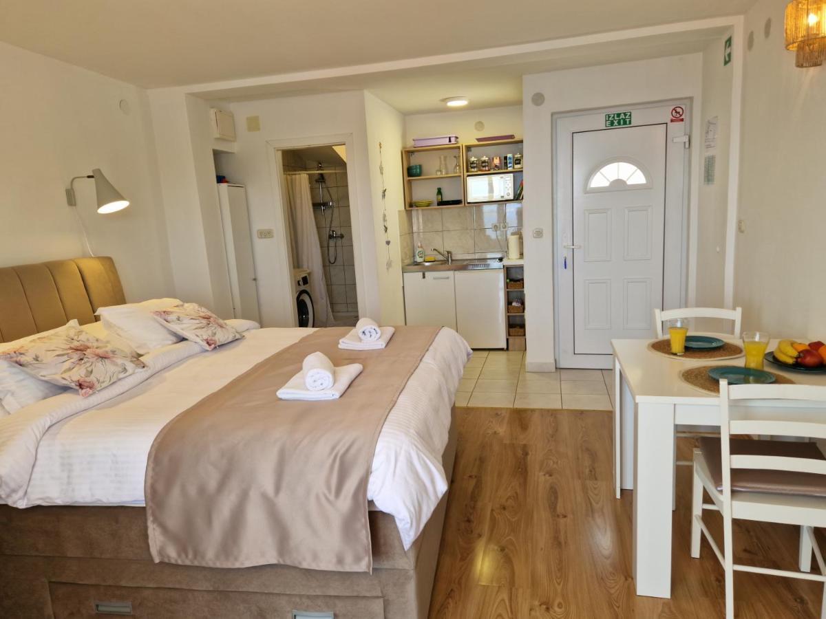 Apartmani Luan Вис Екстериор снимка
