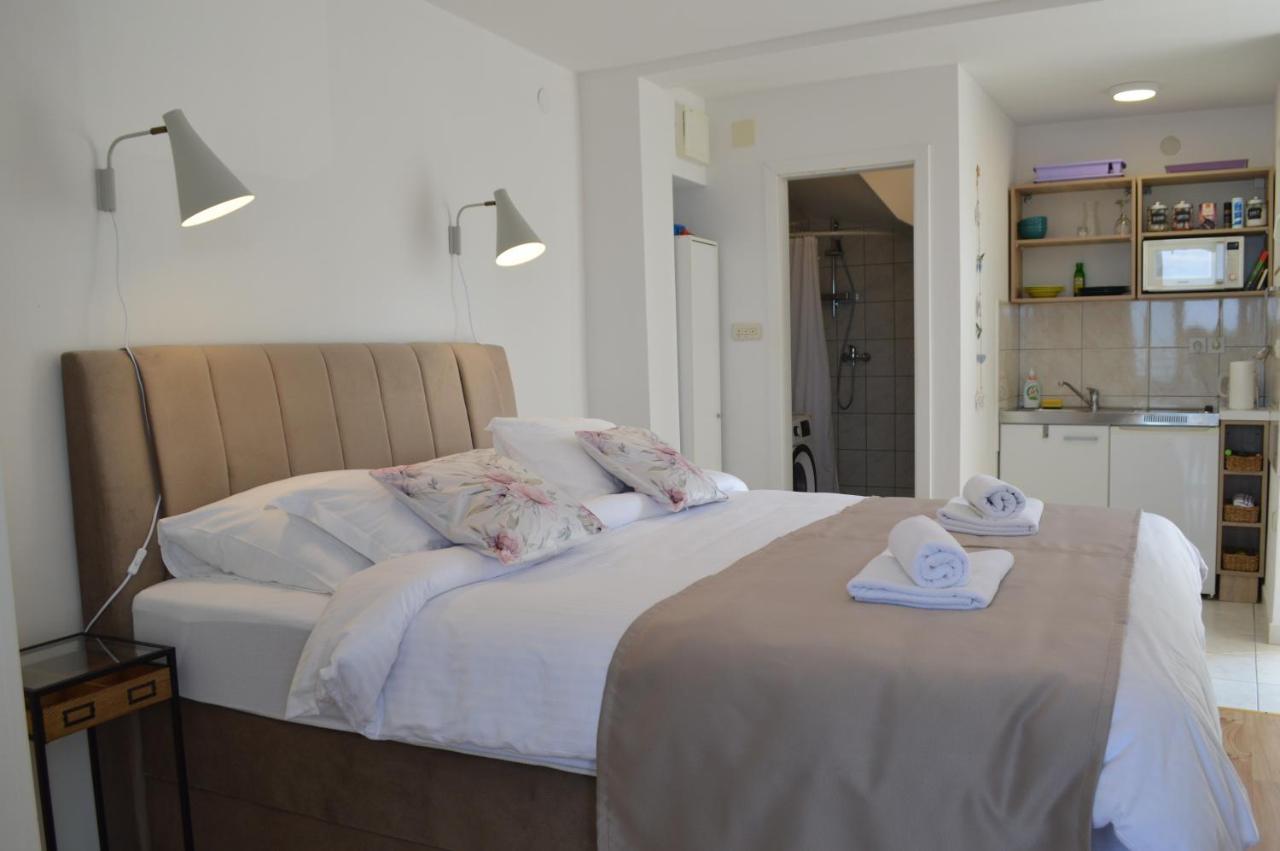 Apartmani Luan Вис Екстериор снимка