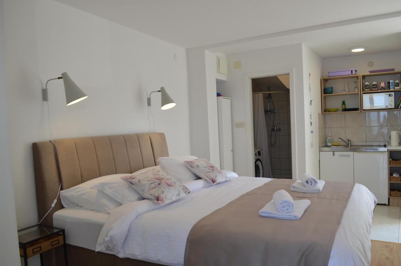 Apartmani Luan Вис Екстериор снимка