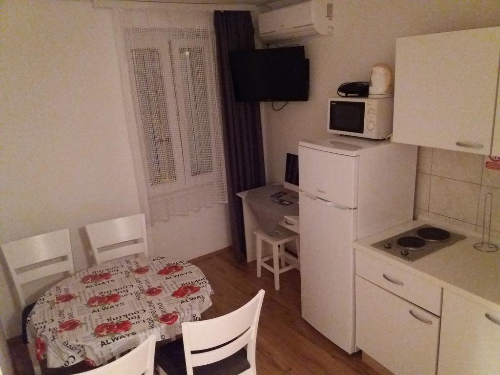 Apartmani Luan Вис Екстериор снимка